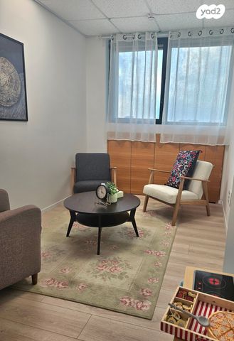 משרדים, יהוד מונוסון