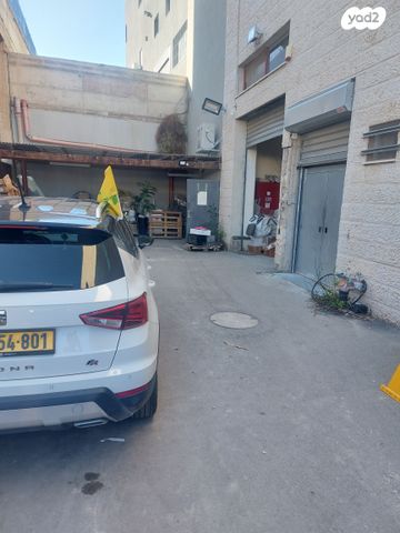 מבני תעשיה, מפעלי נחם הר טוב