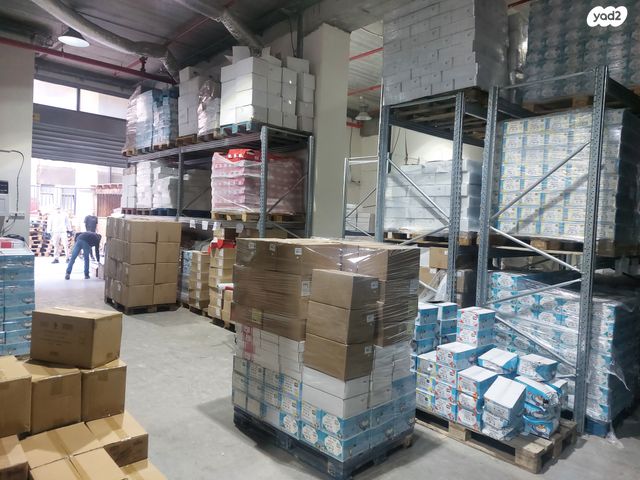 מבני תעשיה, מפעלי נחם הר טוב