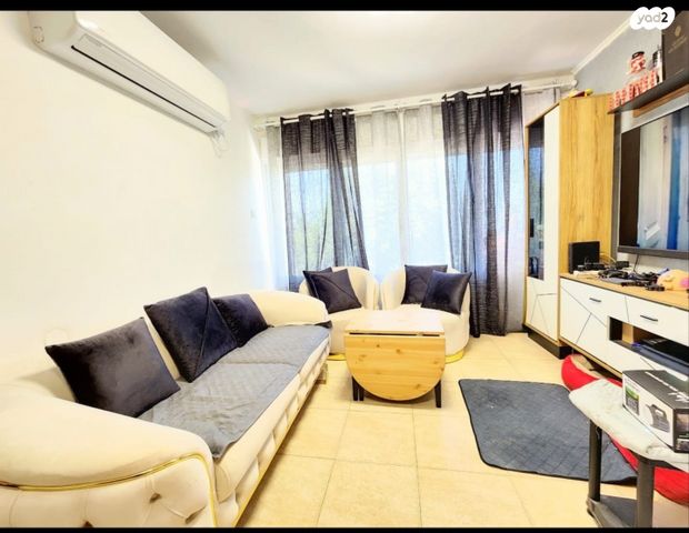 אסתר המלכה 3