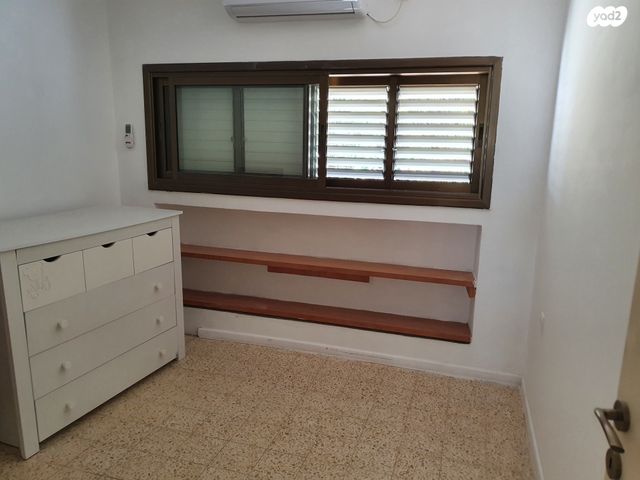 דירה, הורדים 11, רובע א', אריאל