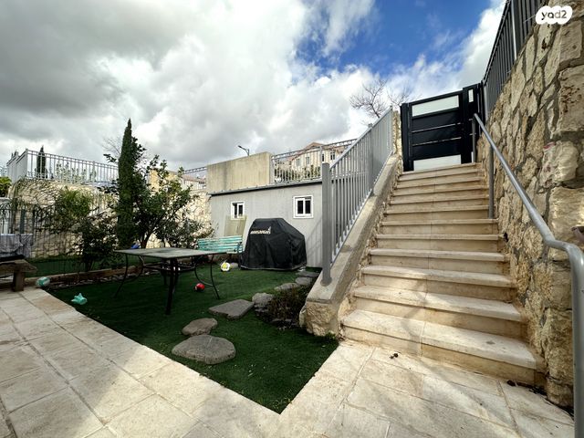 דו משפחתי, נחל געתון, ניל"י