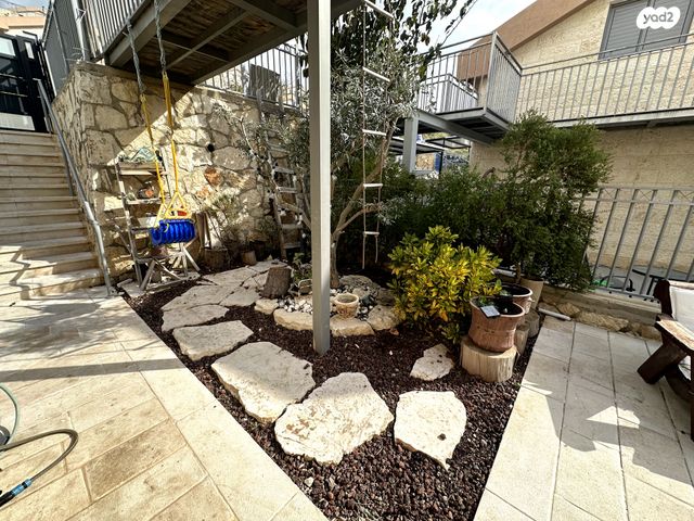 דו משפחתי, נחל געתון, ניל"י