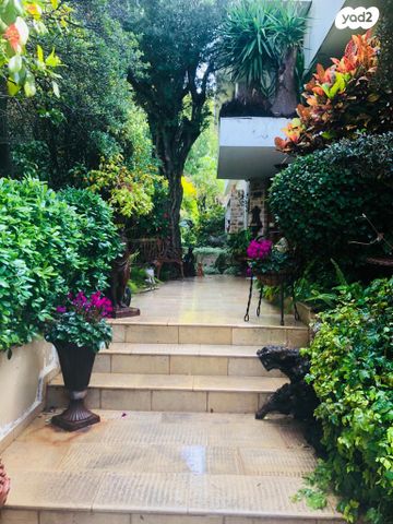 קרית הפרחים - 2005