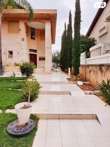 דו משפחתי, אברהם הרצפלד 11, הותיקה, קרית אונו