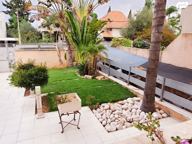 דו משפחתי, אברהם הרצפלד 11, הותיקה, קרית אונו