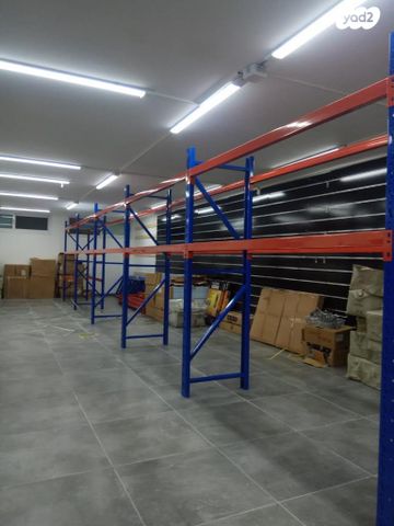 מחסן, המעפילים, למפרט, כפר סבא