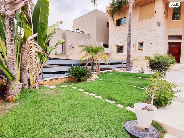 דו משפחתי, אברהם הרצפלד 11, הותיקה, קרית אונו