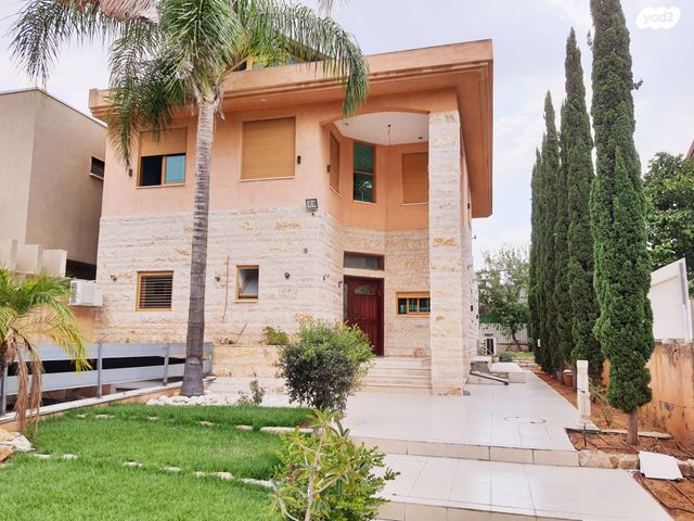 דו משפחתי, אברהם הרצפלד 11, הותיקה, קרית אונו