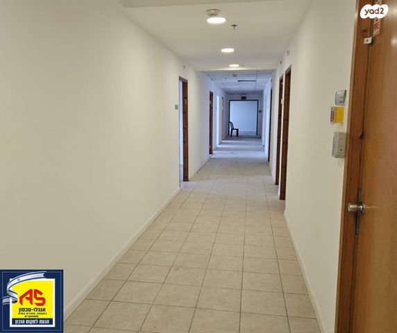 משרדים, חיים פקריס, רחובות