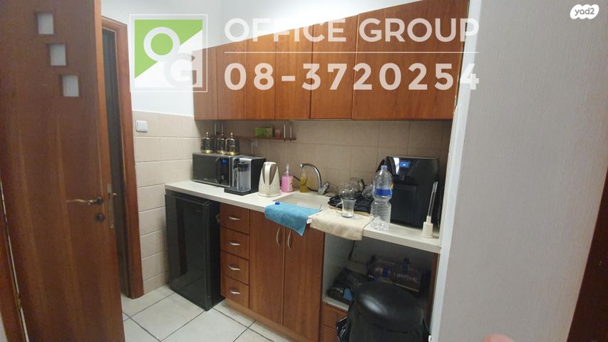 משרדים, חיים פקריס, רחובות