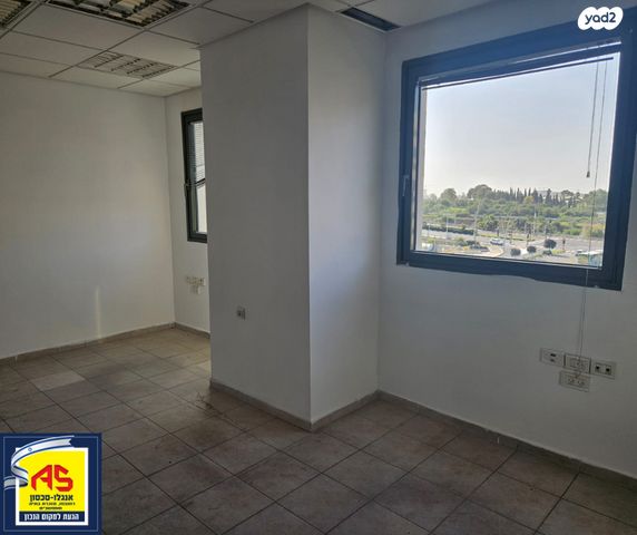 משרדים, חיים פקריס, רחובות