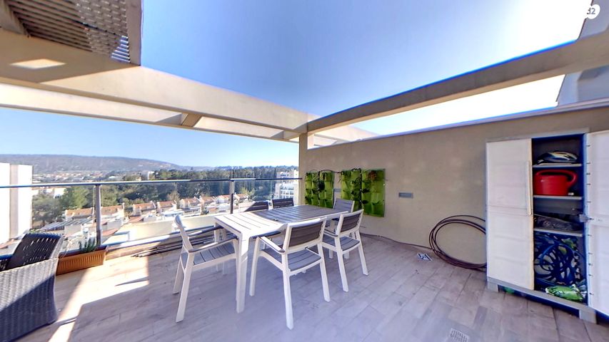 גג/ פנטהאוז, מגדל העמק