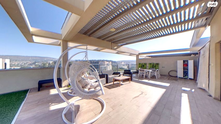 גג/ פנטהאוז, מגדל העמק