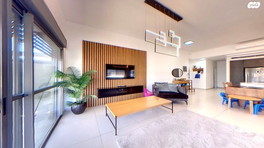 גג/ פנטהאוז, מגדל העמק