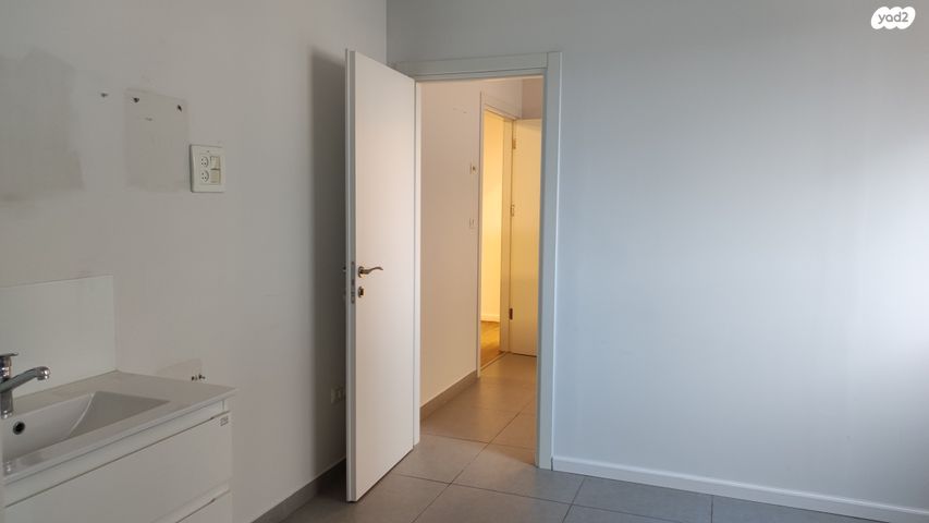 קליניקות, הברזל, תל אביב יפו