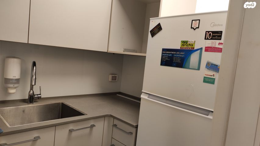 קליניקות, הברזל, תל אביב יפו