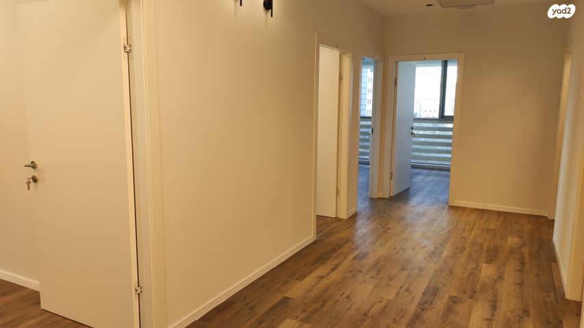 קליניקות, הברזל, תל אביב יפו