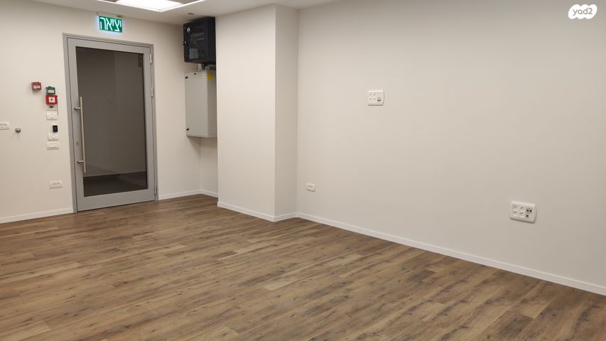 קליניקות, הברזל, תל אביב יפו