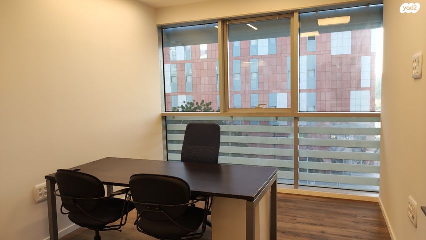 קליניקות, הברזל, תל אביב יפו