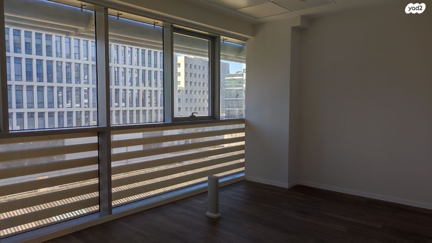 קליניקות, הברזל, תל אביב יפו