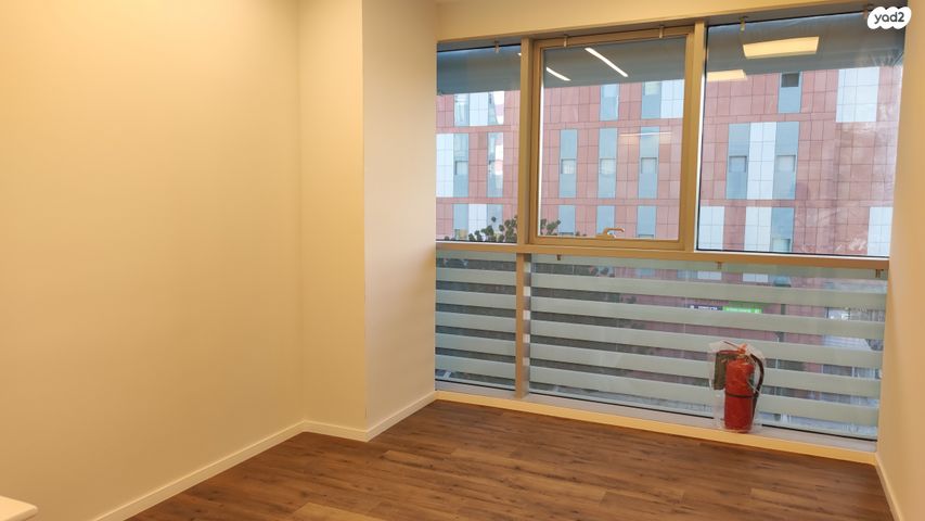 קליניקות, הברזל, תל אביב יפו