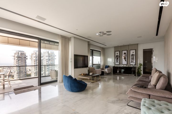 ניסים אלוני 