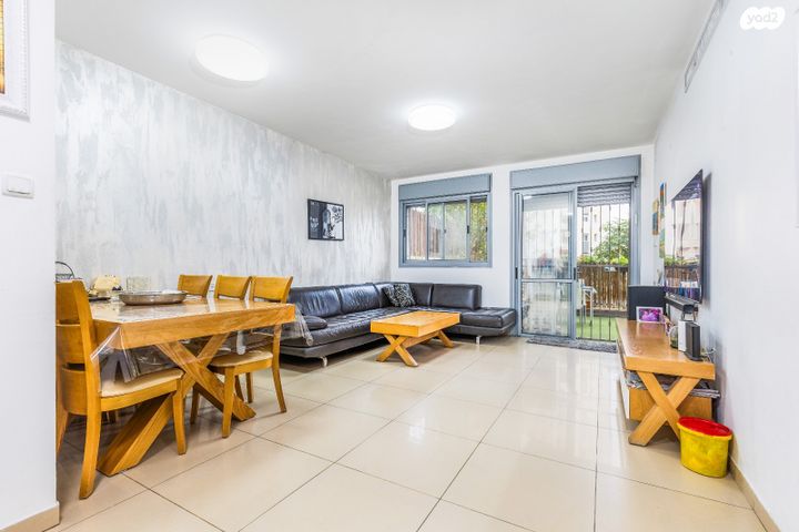 דירת גן, אליהו קורן, חומת שמואל, הר חומה, ירושלים