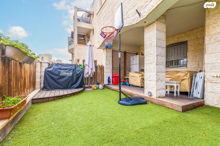 דירת גן, אליהו קורן, חומת שמואל, הר חומה, ירושלים