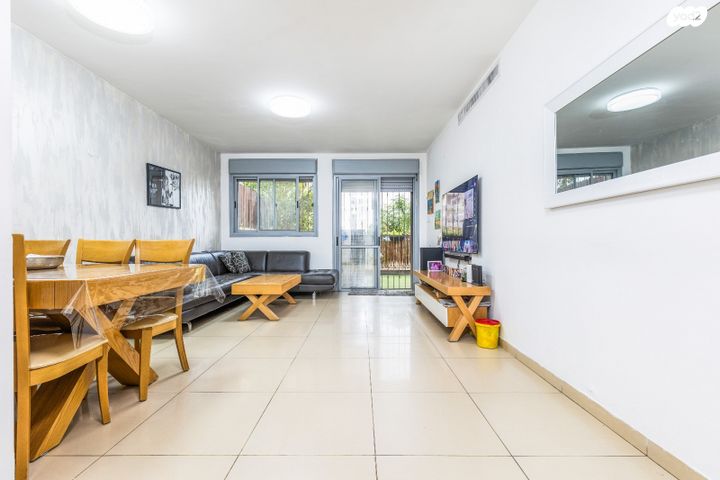 דירת גן, אליהו קורן, חומת שמואל, הר חומה, ירושלים