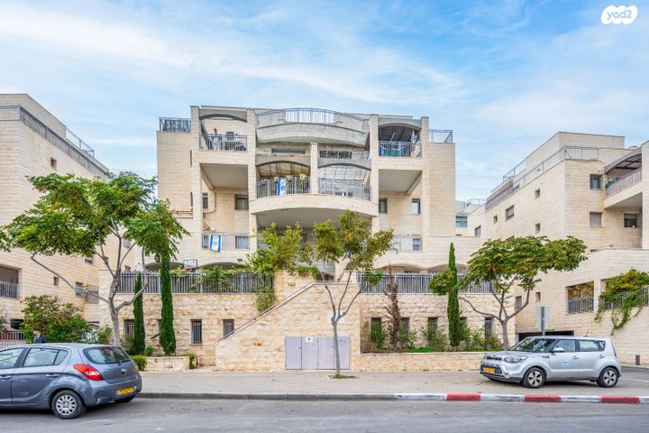 דירת גן, אליהו קורן, חומת שמואל, הר חומה, ירושלים