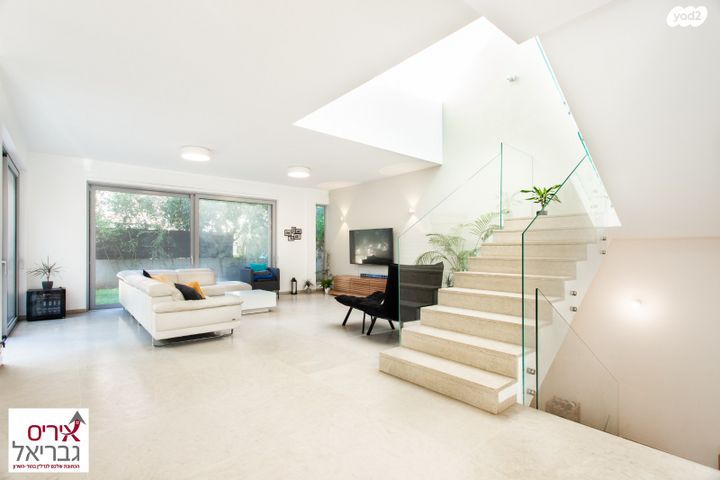 דו משפחתי, הוד השרון