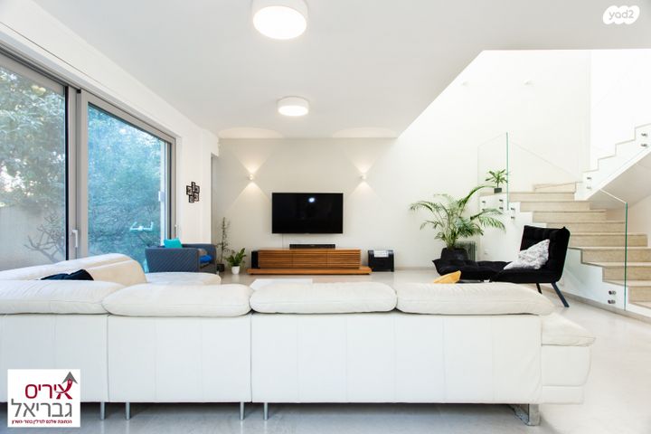 דו משפחתי, הוד השרון