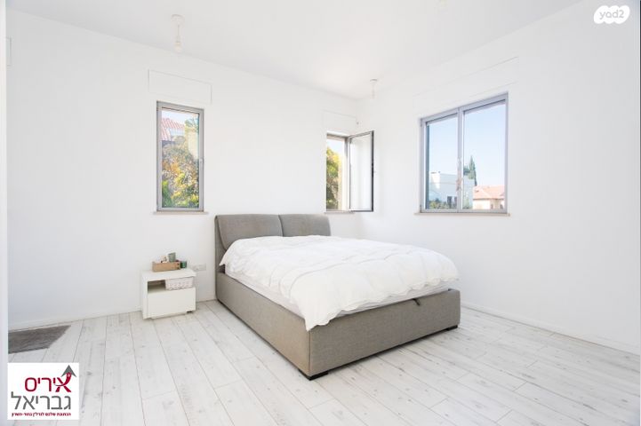 דו משפחתי, הוד השרון