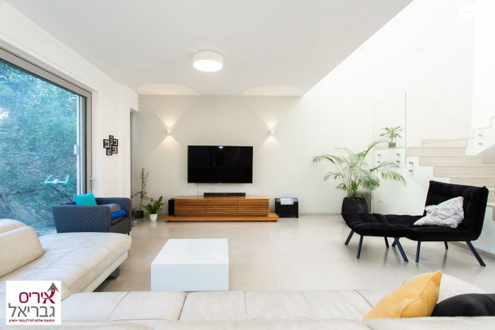 דו משפחתי, הוד השרון