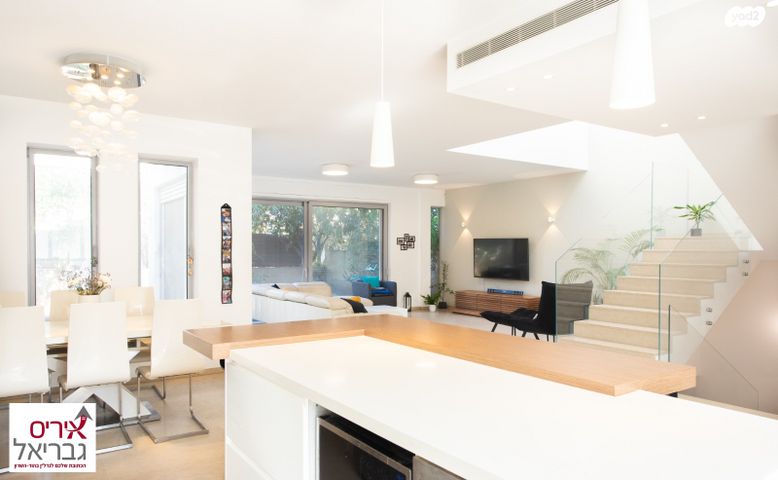 דו משפחתי, הוד השרון