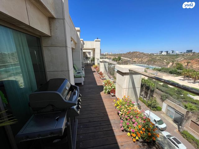 גג/ פנטהאוז, העוגן, הרצליה