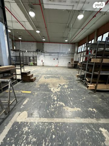 מבני תעשיה, יבנה