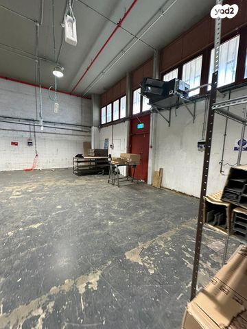 מבני תעשיה, יבנה