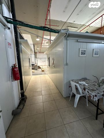 מבני תעשיה, יבנה