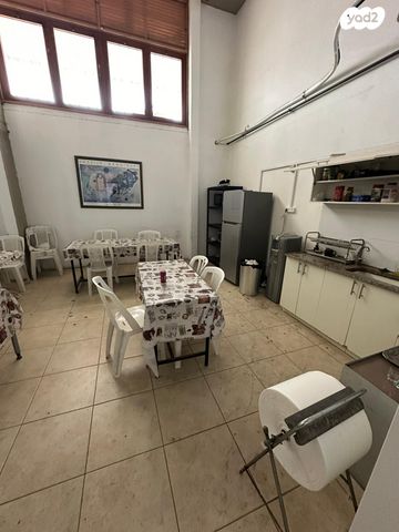 מבני תעשיה, יבנה