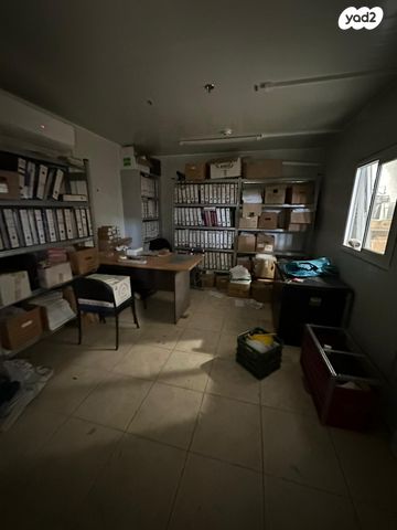 מבני תעשיה, יבנה