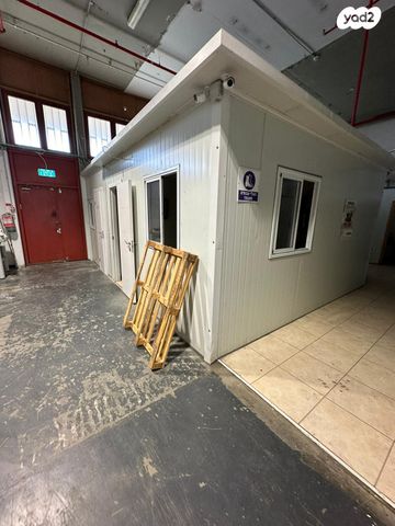 מבני תעשיה, יבנה