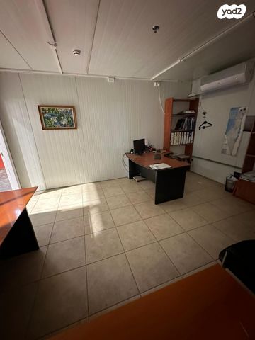 מבני תעשיה, יבנה