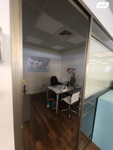 משרדים, יהונתן נתניהו, אור יהודה