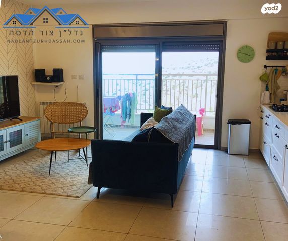 דירת גן, צור הדסה