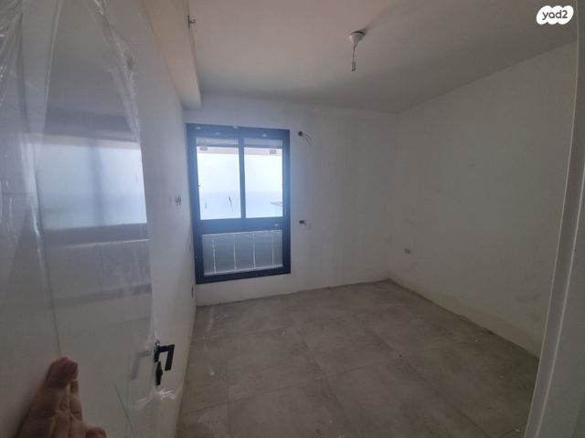 דירה, נעמי שמר, בת ים