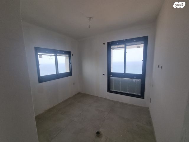 דירה, נעמי שמר, בת ים