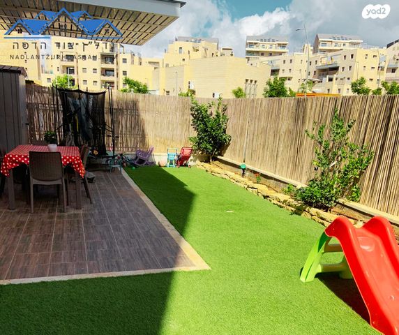 דירת גן, צור הדסה