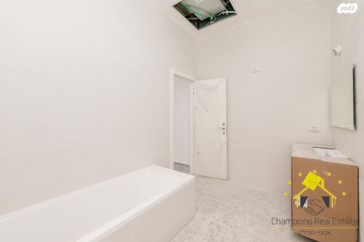 גג/ פנטהאוז, אמנון ליפקין שחק, נוף הטיילת, נתניה